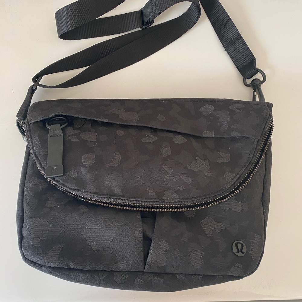 Lululemon All night Festival bag